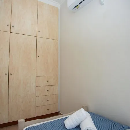 Erasmia's House Lakithra