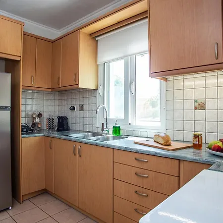 Дом отдыха Erasmia's House *