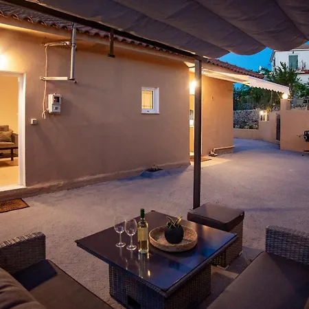 Дом отдыха Erasmia's House Lakithra