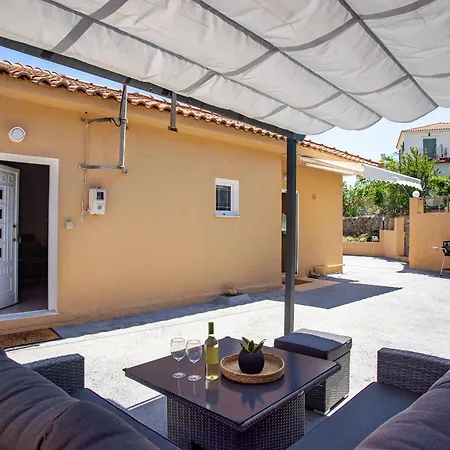 Дом отдыха Erasmia's House Lakithra