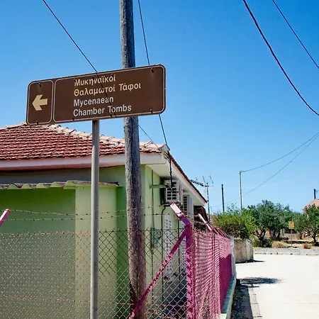 Дом отдыха Erasmia's House