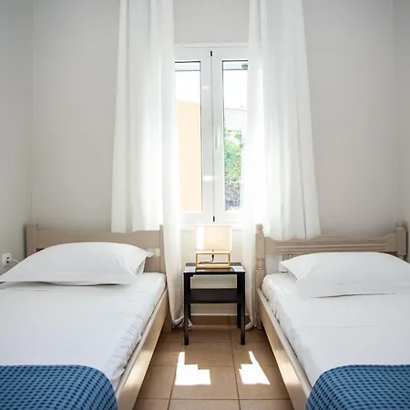 Feriehus Erasmia's House Lakíthra