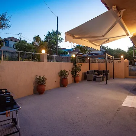 Erasmia's House Feriehus *